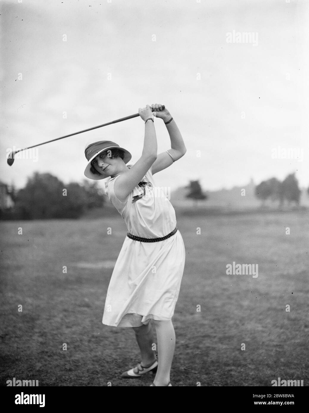 Vorbereitung für die Mädchen-Golf-Meisterschaft in Stoke Poges Miss Phyllis Strohmenger , Fahren 14 September 1923 Stockfoto
