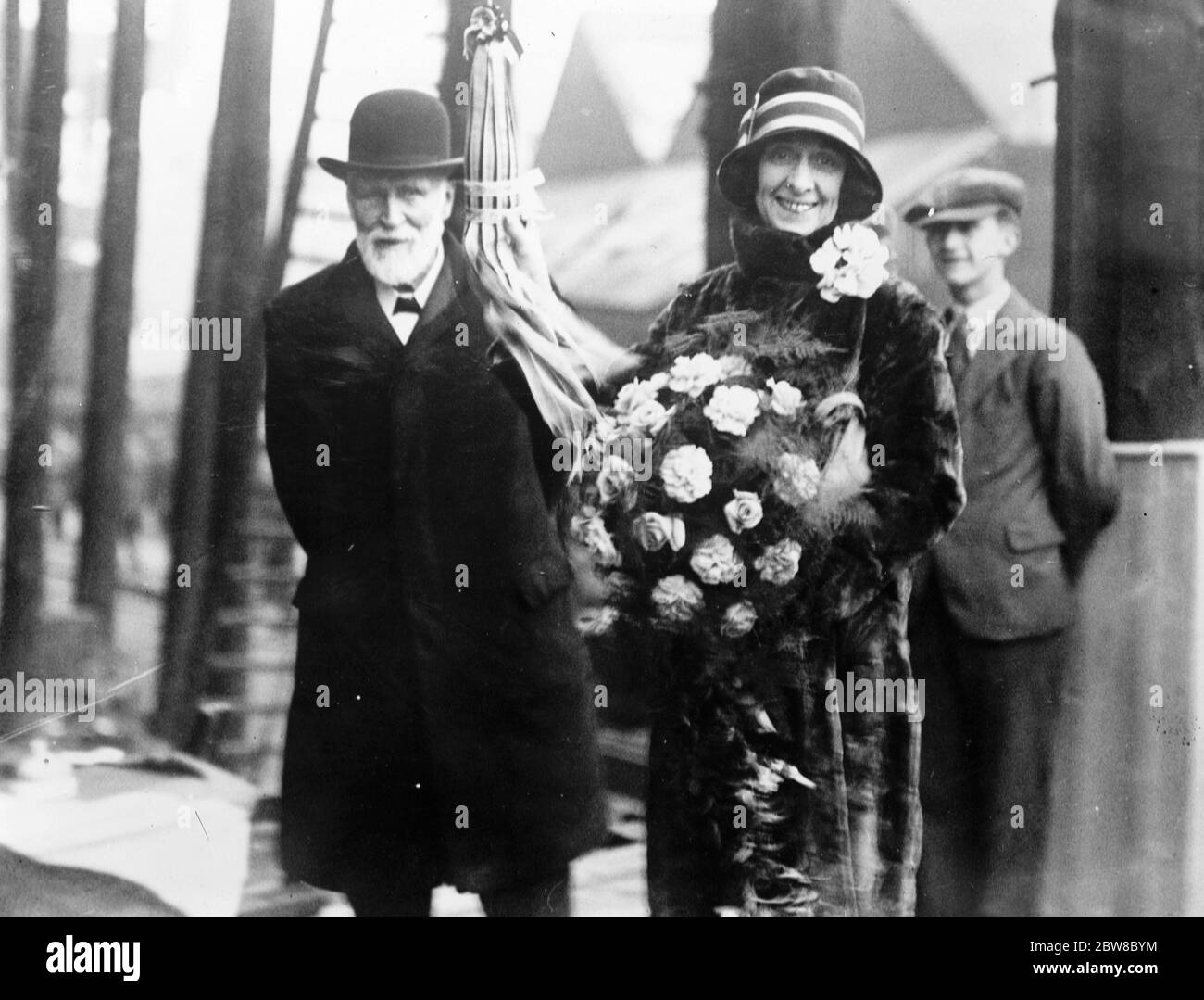 Mrs Amery startet neuen Dampfer, SS British Colony in Newcastle on Tyne. Frau Amery mit Sir G B Hunter . April 1927 Stockfoto