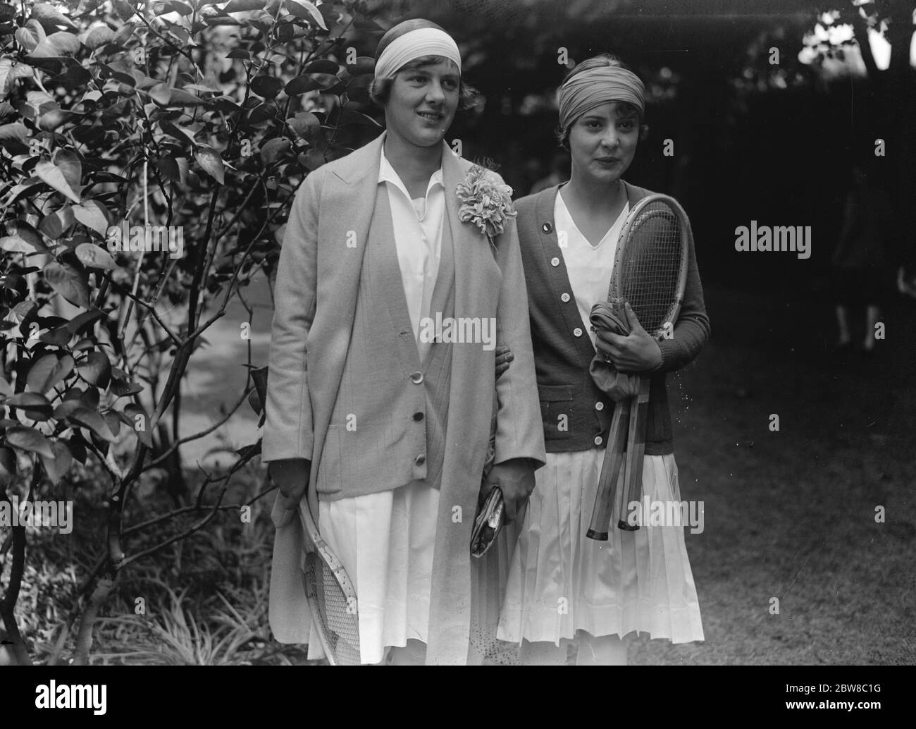 Rezeption zu berühmten Tennisstars im Roehampton Club. Miss Joan Fry und Fraulein Aussem ( Deutschland ) 19. Juni 1927 Stockfoto