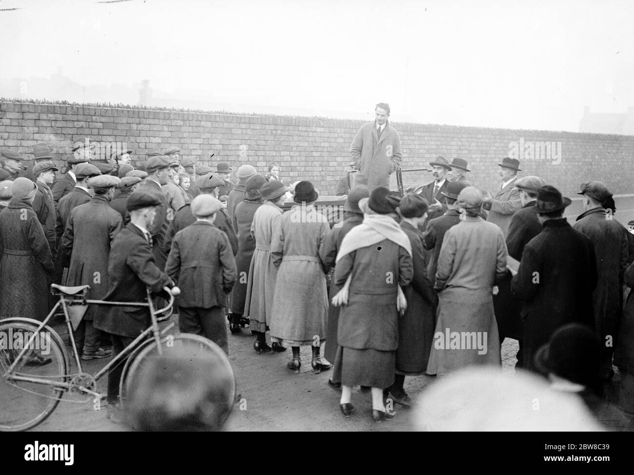 Herr Oswald Mosley' Wahlkampf in Smethwick. Herr Mosley spricht in einer Sitzung . Dezember 1926 Stockfoto