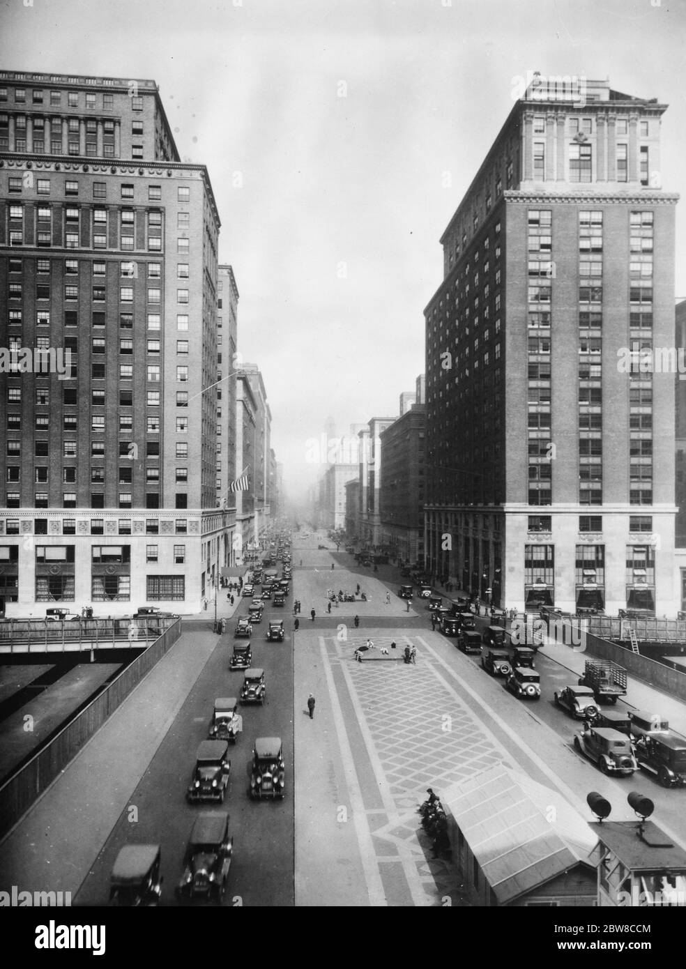 Straße von viertausend Millionäre . Park Avenue, New York, die, nach einer aktuellen statistischen Analyse, ist die reichste Durchgangsleistung der Welt. März 1927 Stockfoto