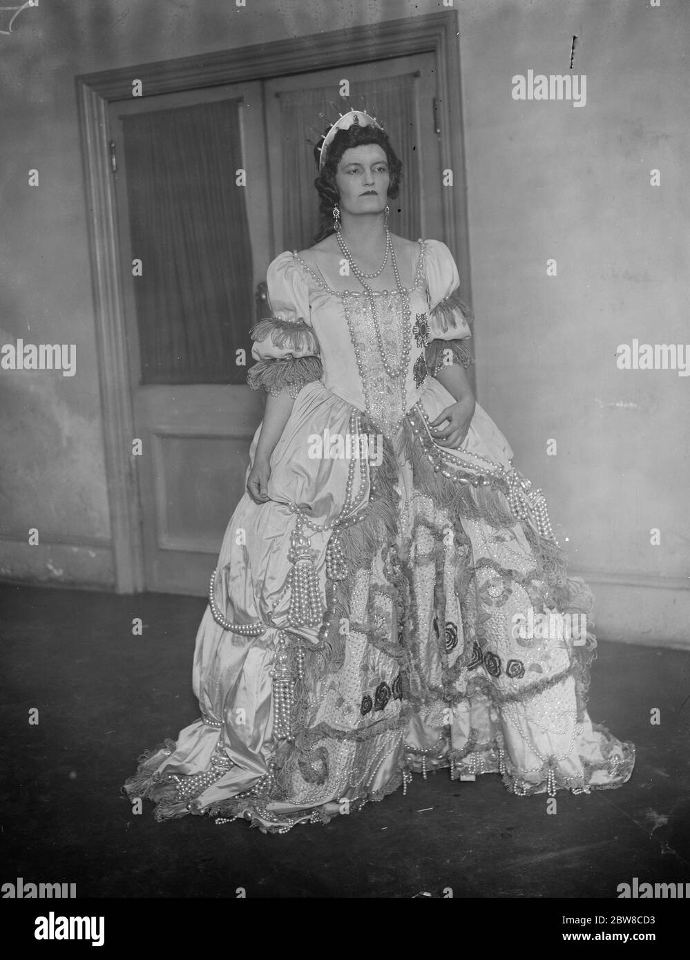 Festzug von ' Liebenden durch alle Zeiten am neuen Theater ' . Lady Ravensdale als 'Katharina die große' 6. Mai 1927 Stockfoto