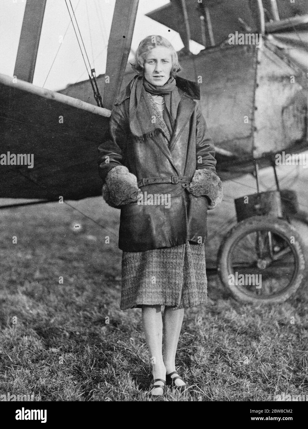 Frau Ranald , das 19-jährige Mädchen, das in Brooklands problemlos ihr Pilotenzertifikat nahm. 22. Januar 1927 Stockfoto