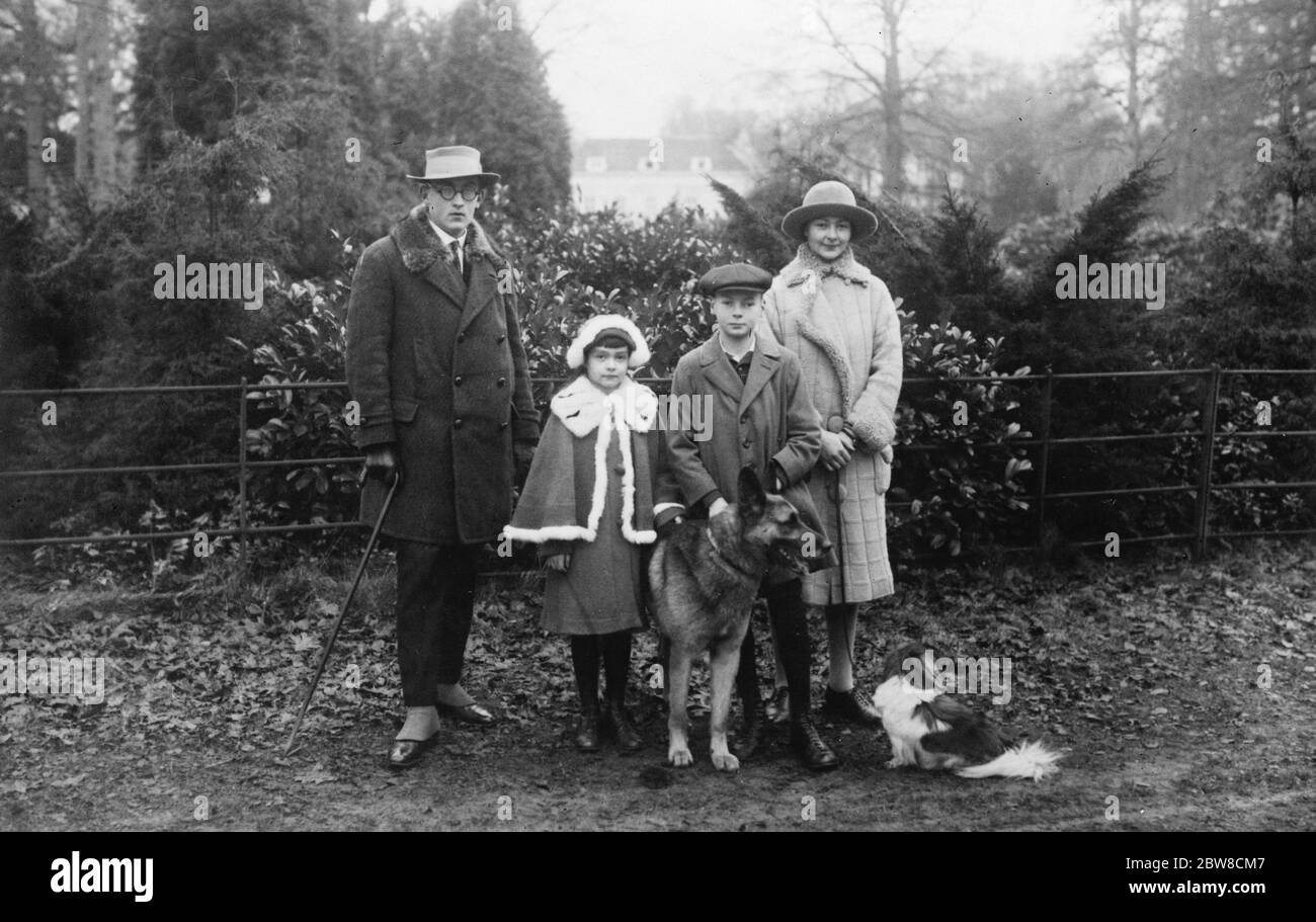 Die Ex kaiser ' s Step Kinder . Die vier Kinder von Prinzessin Hermine, Ehefrau des Ex-Kaisers, fotografierten auf dem Gelände ihres Hauses in Doorn. Von links nach rechts Prinz Hans George, Prinzessin Henriette, Prinz Ferdinand und Prinzessin Hermine Karoline. Februar 1927 Stockfoto