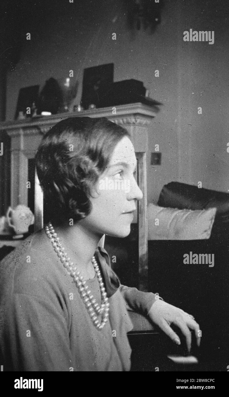 Die verstorbene M Krassin ' s Tochter vermählt in Paris. Miss Lubov Krassin Tochter des verstorbenen M Krassin sowjetischen Vertreter in London heiratete Herrn G F Bergery, war Sekretär von M Herrot, als er Premierminister von Frankreich. Bis 26. August 1927 Stockfoto