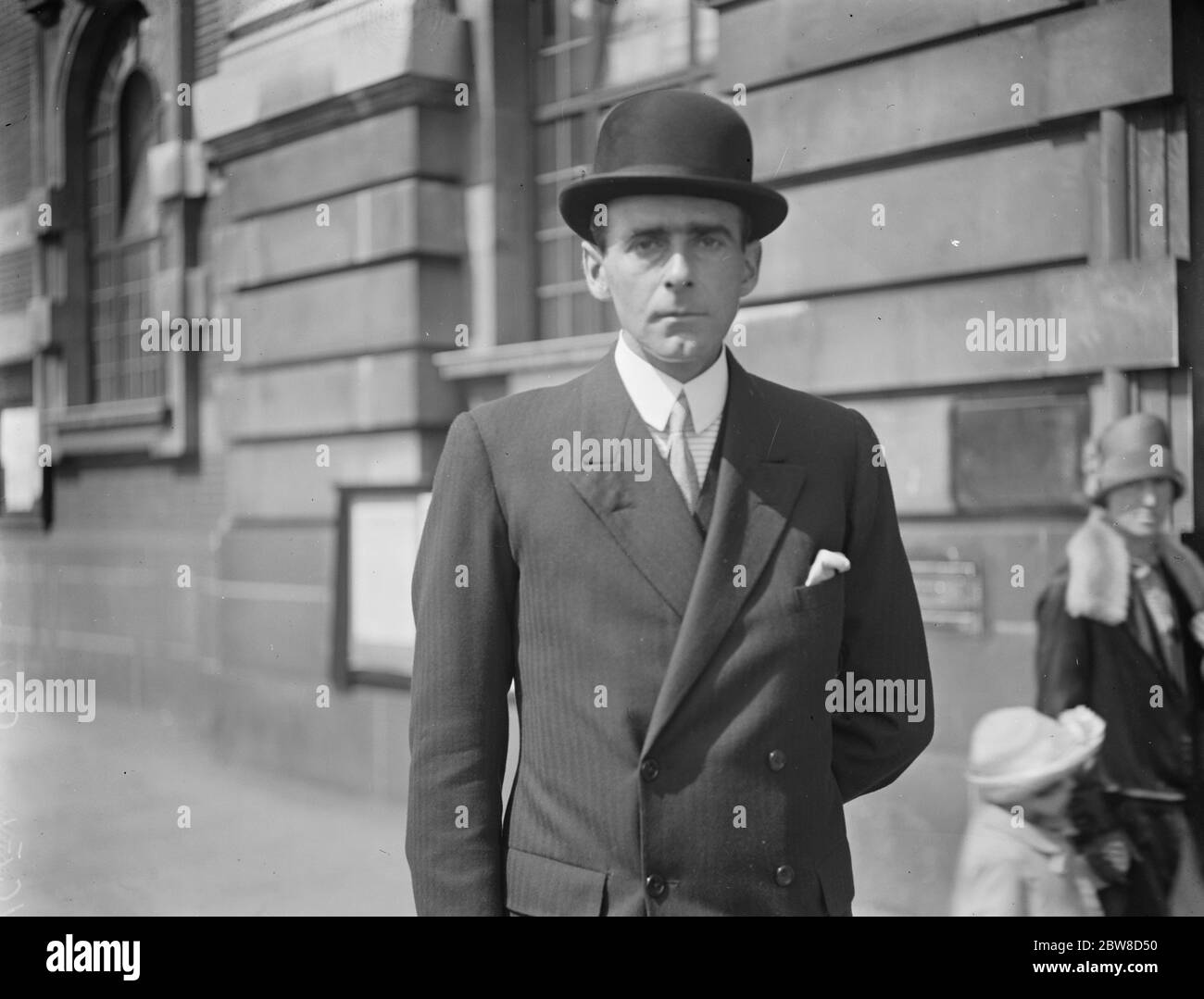Parteien bereiten sich auf Brixton durch Wahl. Herr Nigel Colman , der konservative Kandidat , nach der Übergabe seiner Papiere . 18 Juni 1927 Stockfoto