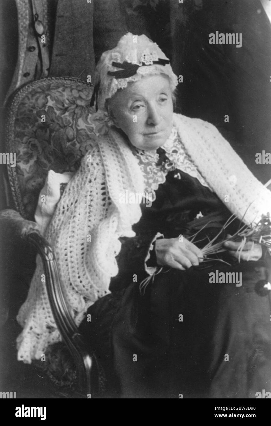 Dame des Herrenhauses bei 105 . Frau Eleanor Coates Tylden , im Alter von 105 , die Dame des Manor von Ingoldsthorpe , Norfolk ist . 20. April 1928 Stockfoto