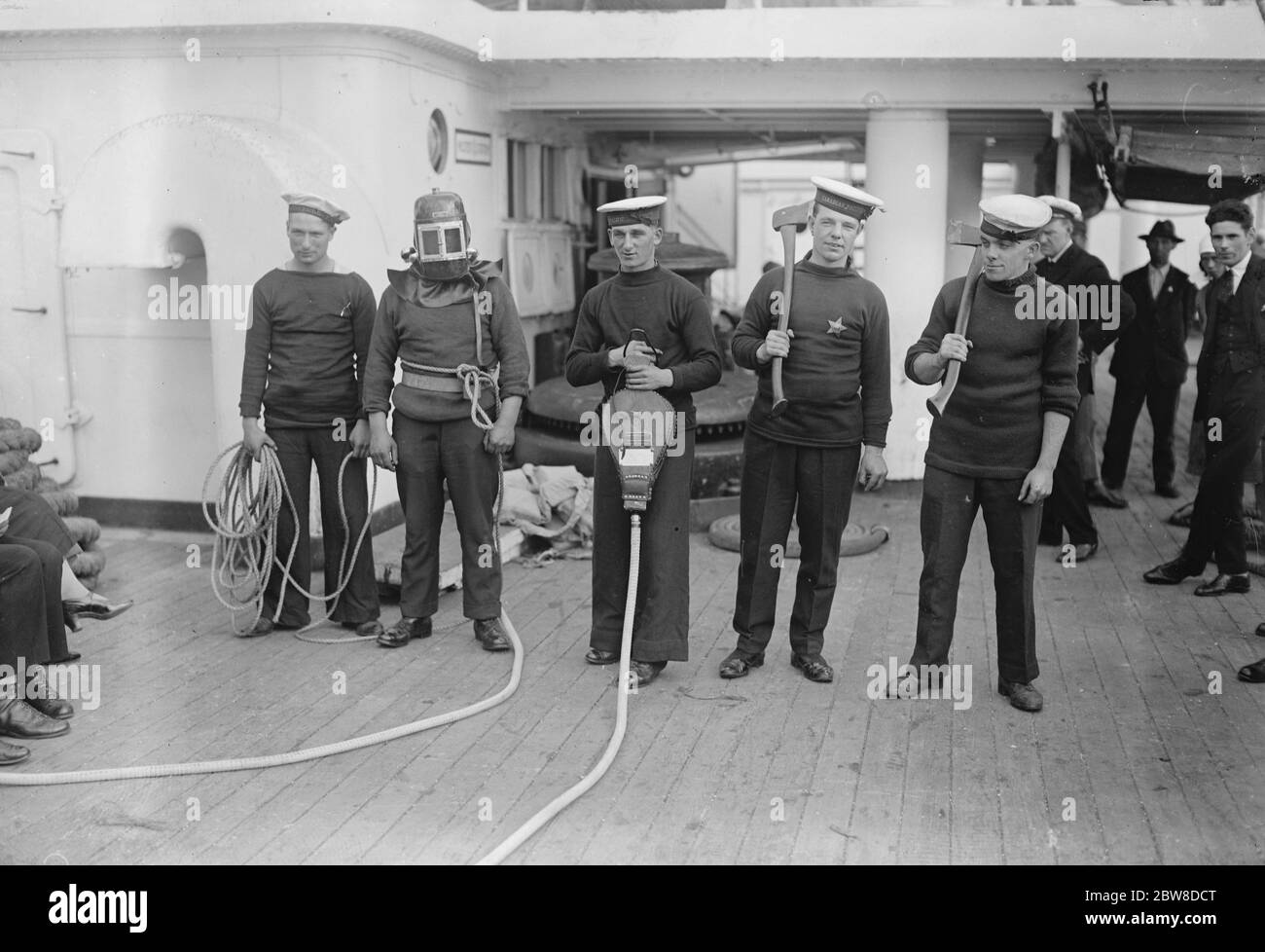 Prince of Wales und Prince George mit Mr und Mrs Baldwin verlassen Kanada . Die Feuerwehr auf Parade vor dem Abflug der ' SS Empress of Australia ' verließ Southampton. 23 Juli 1927 Stockfoto