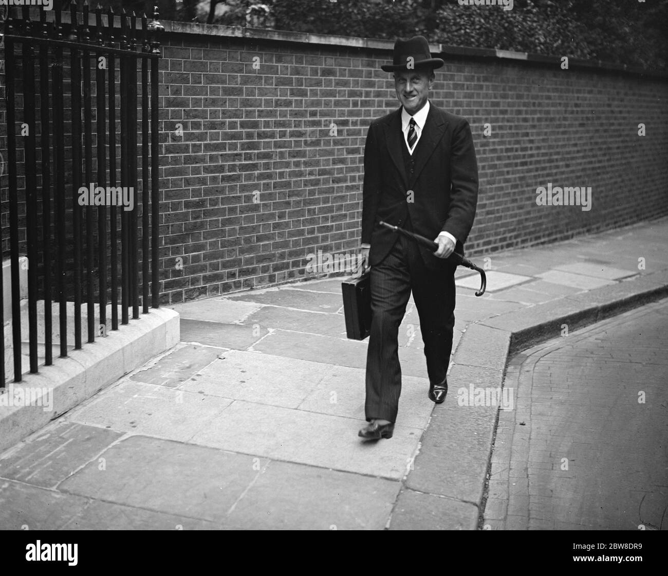 Die erste Kabinettssitzung in der Downing Street Nr. 10 seit den Feiertagen. Sir Samuel Hoare Ankunft . 24. September 1928 Stockfoto