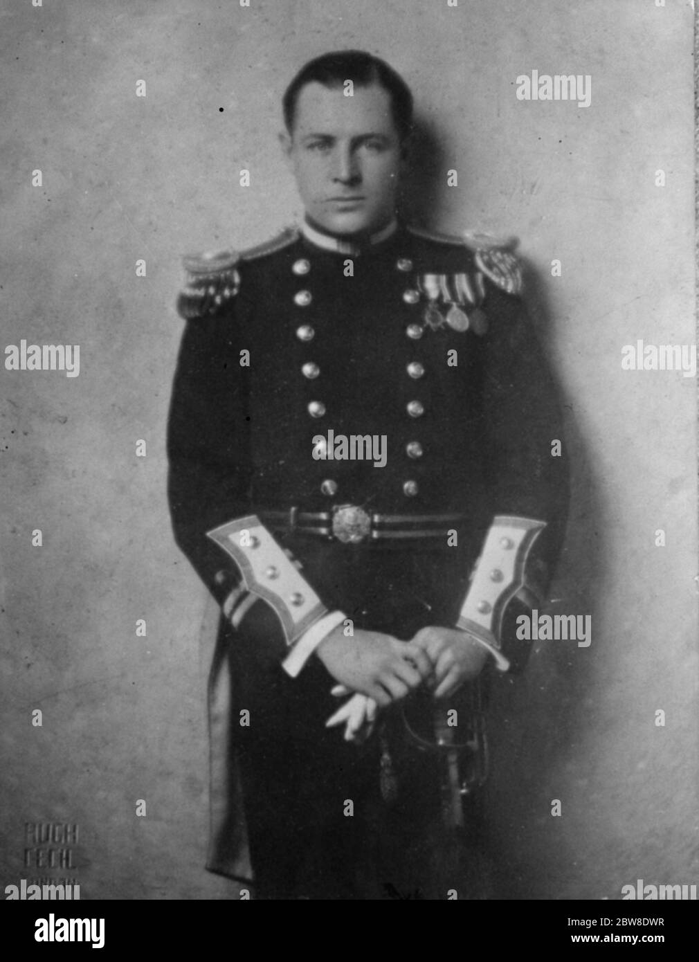 Entkam von einem Flugzeugabsturz. Lieutenant Commander Glen Kidston . November 1929 Stockfoto