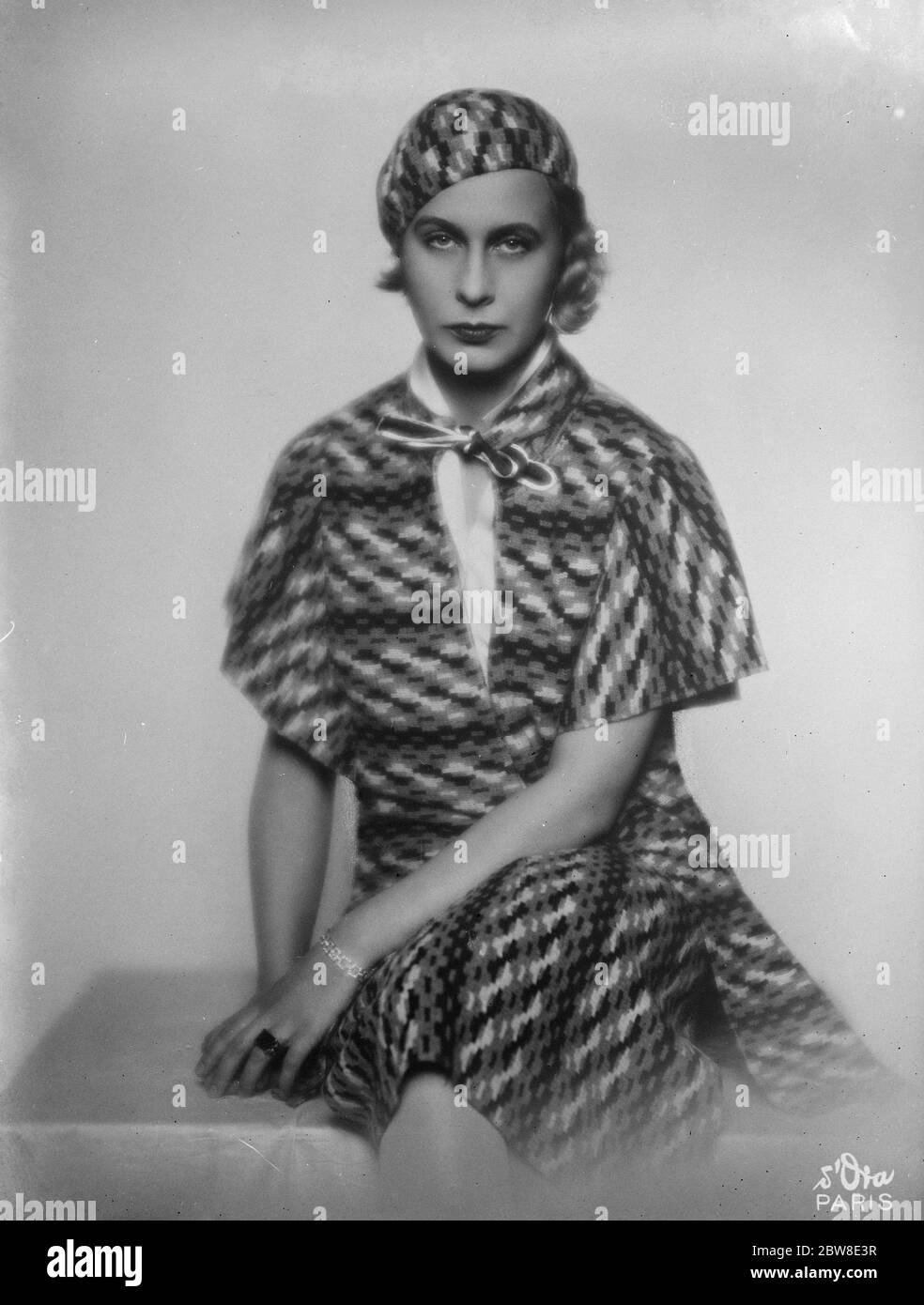 Jetzt mit einem der berühmtesten Schneiderinnen der Welt verbunden. Lady Abdy , die vor kurzem eine Position bei Mlle Gabrielle Chanel aufgenommen hat . 19 Dezember 1929 Stockfoto