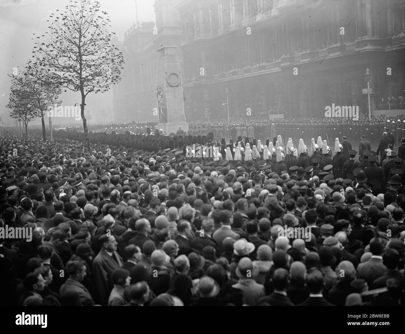 10. Jahrestag des Waffenstillstands . Eine allgemeine Ansicht der Szene rund um das Cenotaph. 11. November 1928 Stockfoto