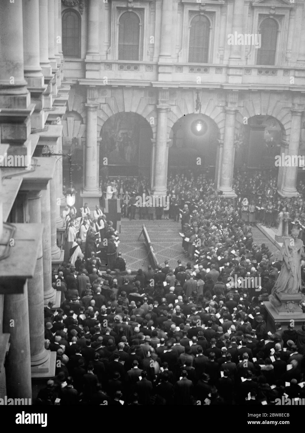 Waffenstillstandsdienst an der Königlichen Börse . Eine allgemeine Ansicht des laufenden Dienstes . 13. November 1928 Stockfoto