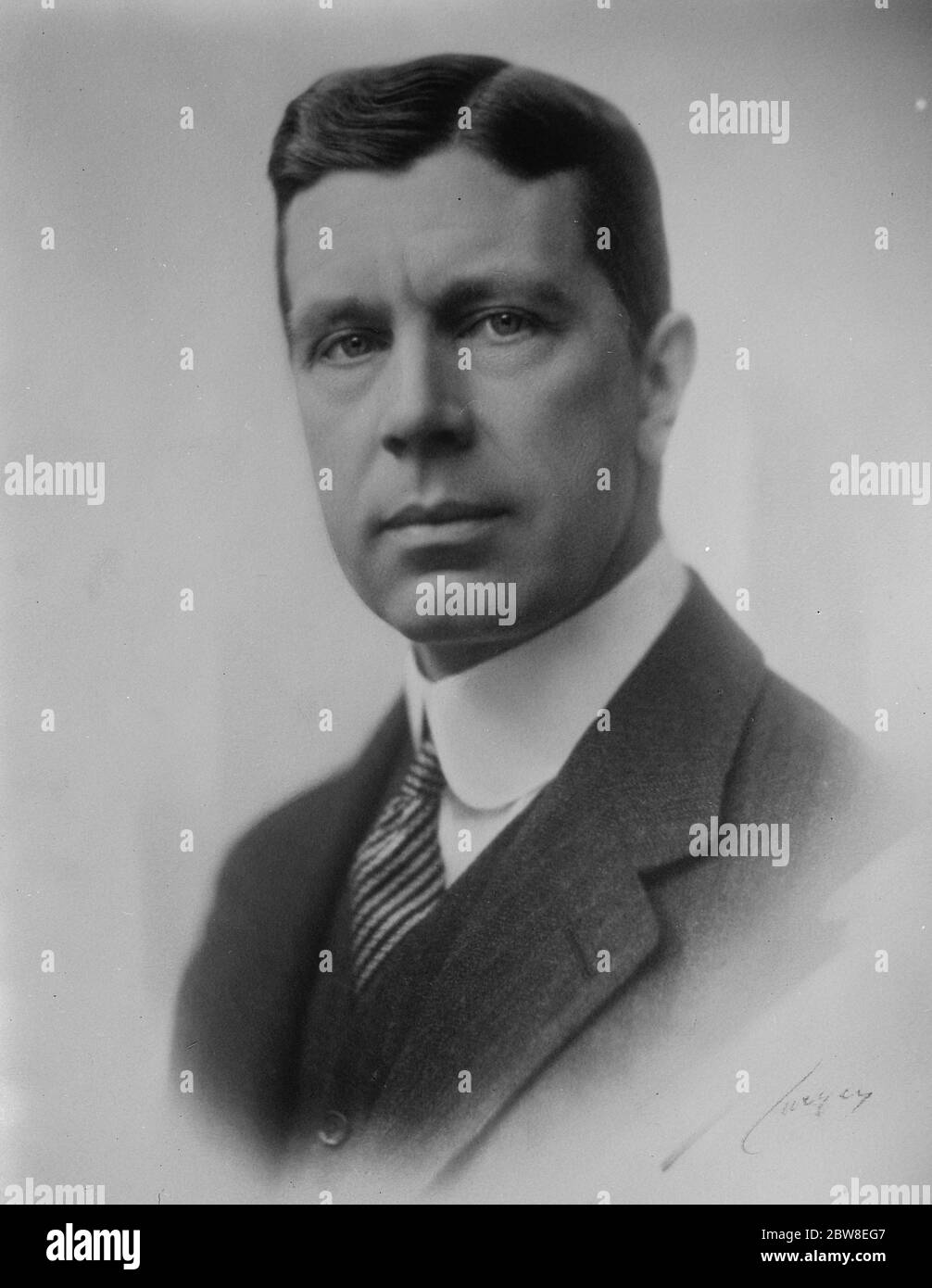 Ein auffallendes aktuelles Porträt des Kronprinzen Gustaf von Schweden. Januar 1930 Stockfoto