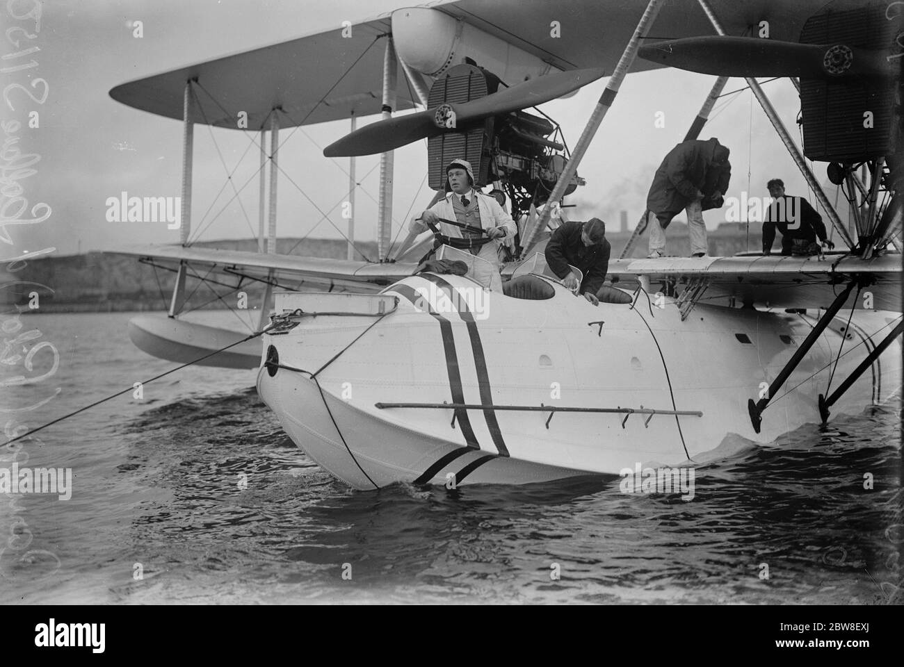 Start des großen Luft-Abenteuer . Vier fliegende Boote ab auf 25,000 Meilen Reise. RAF fliegende Boote starteten von Cattewater, Plymouth nach Singapur. Carnegie. Pilot des Wasserflugzeugs SII50 . 17. Oktober 1927 Stockfoto