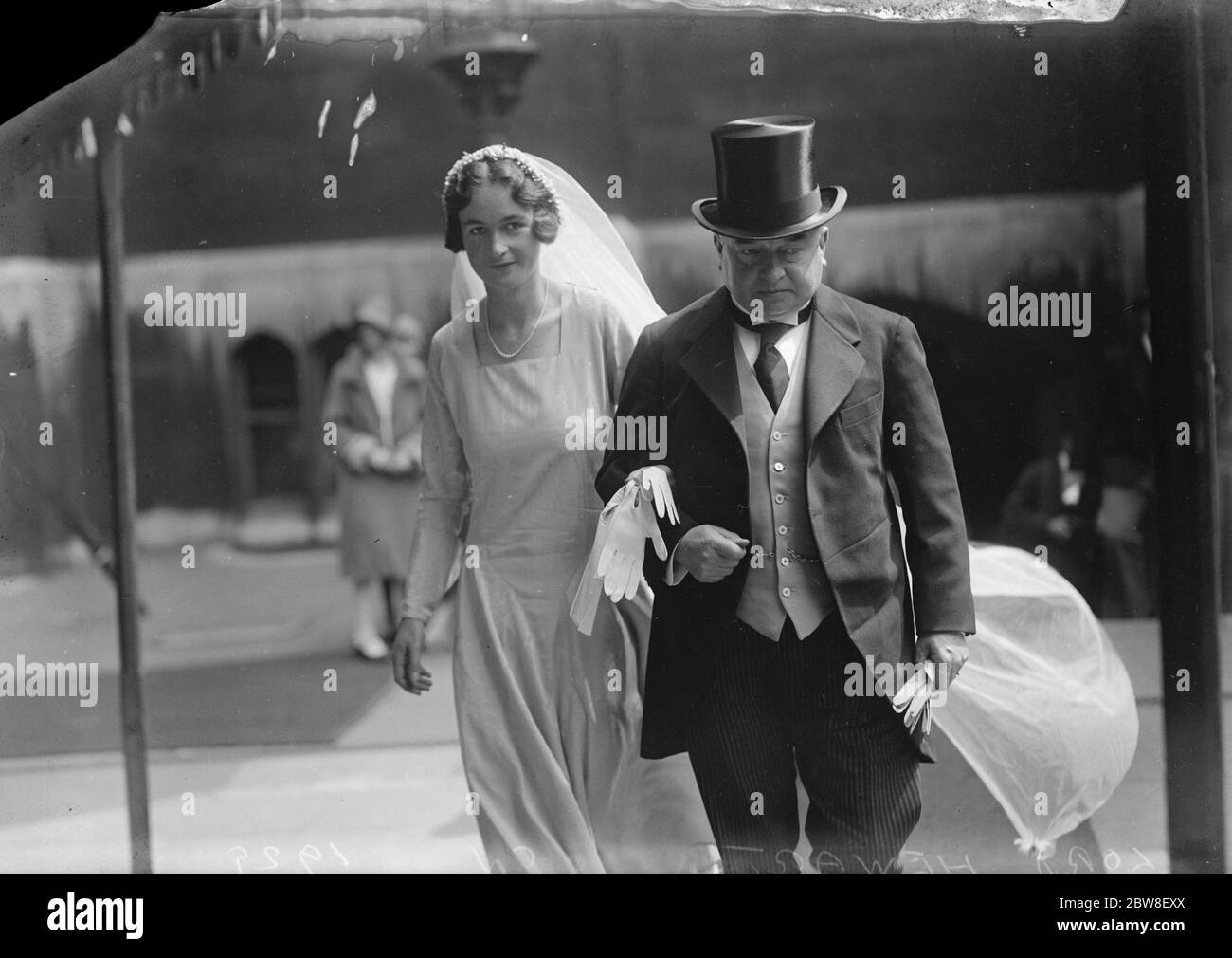 Lord Chief Justice 's Tochter vermählt . Die Ehe von Herrn Eliot Hodgkin und Hon Katherine Mary Hewart in Temple Church . Juni 1929 Stockfoto