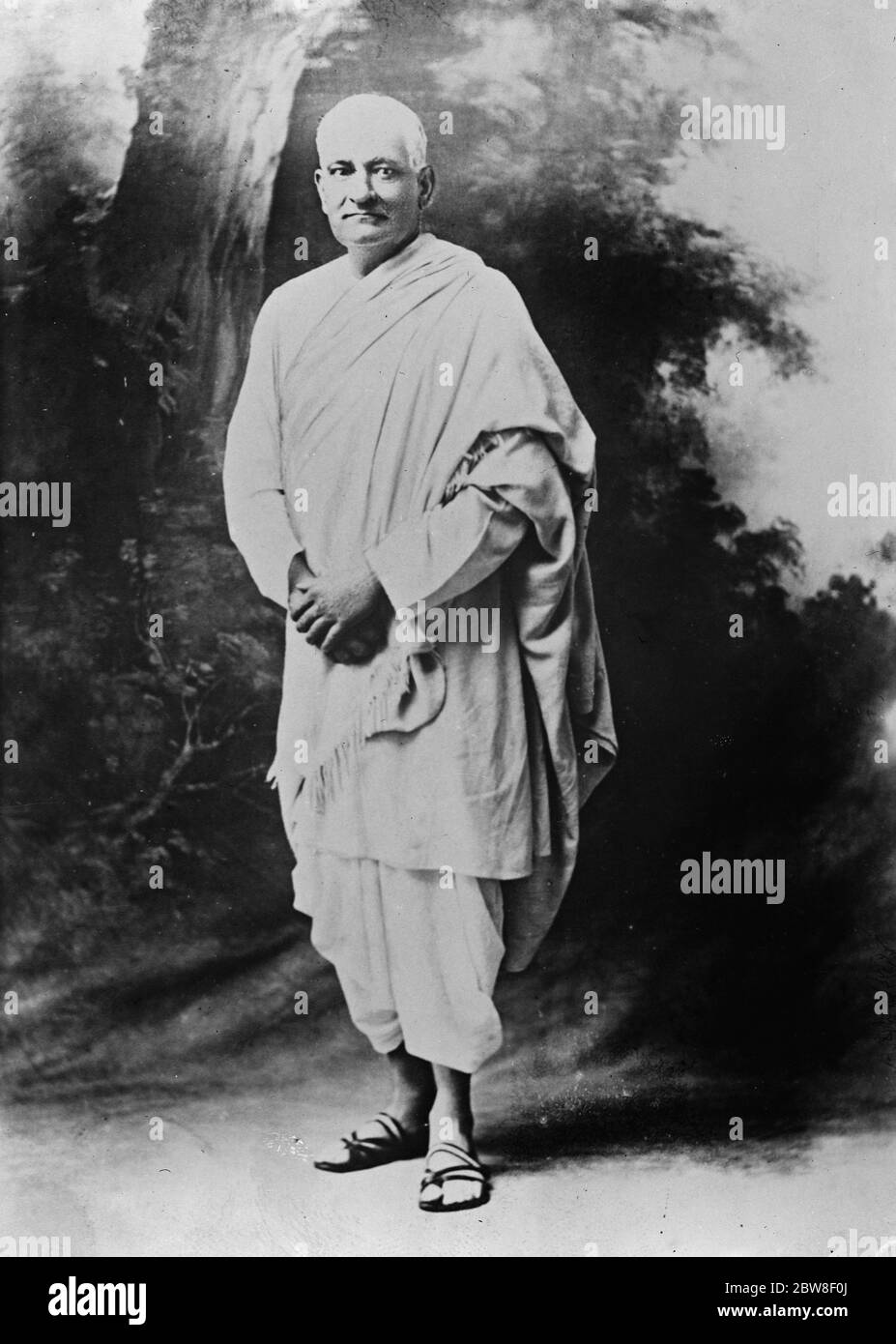 Der Mann, der für die vollständige Unabhängigkeit in Indien bewegt. Ein neues Foto von Srijut Pundit Motilal Nehru, der den Antrag der "völligen Unabhängigkeit" für Indien vor dem Nationalkongress brachte "einmal ein führender Anwalt in Nordindien, pflegte er seine Kleidung nach Paris jede Woche für Waschzwecke zu senden. Auf dem Bild ist er in kompletter einheimischer Kleidung zu sehen. 10 März 1930 Stockfoto