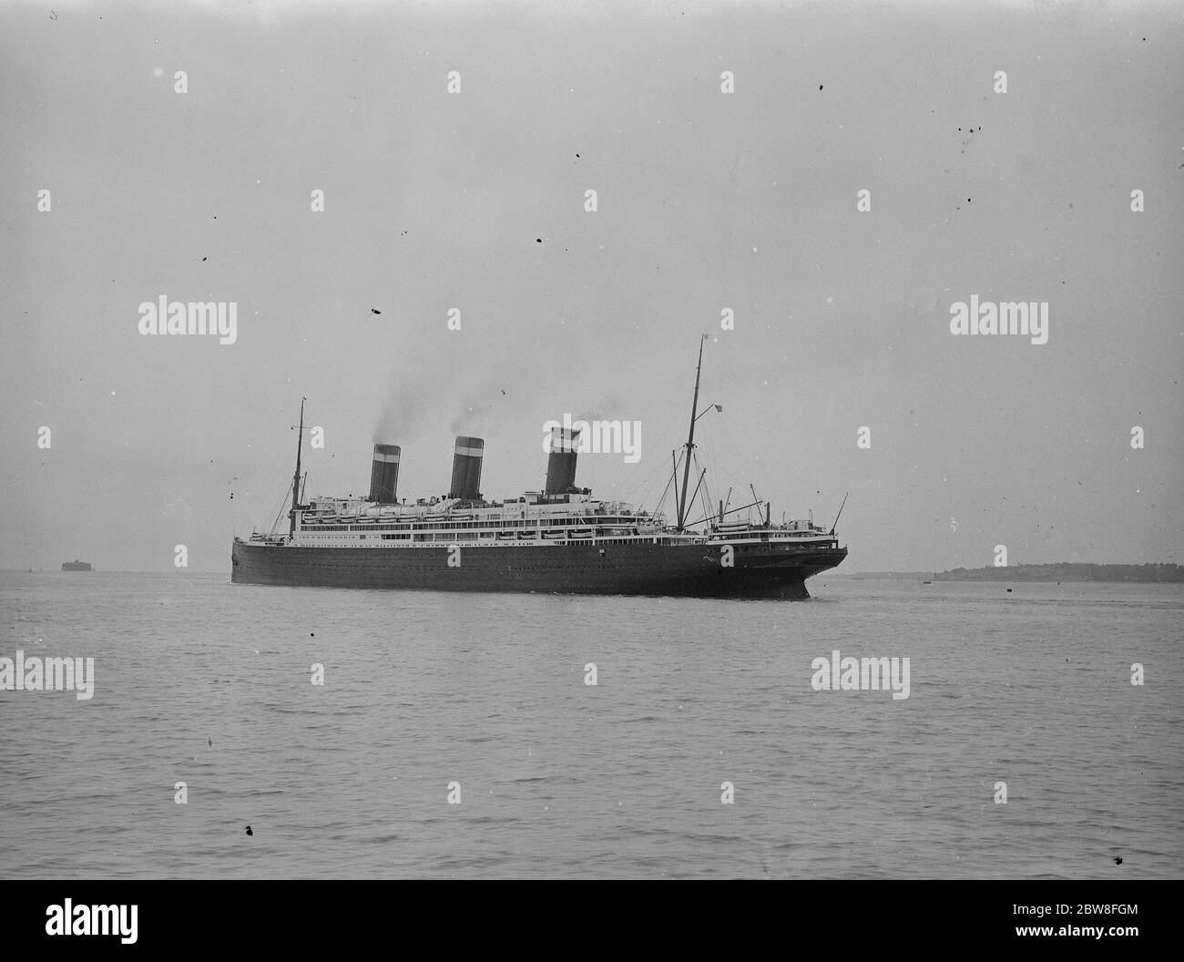 Die Vereinigten Staaten Liner SS Leviathan geht die Solent. August 1932 Stockfoto