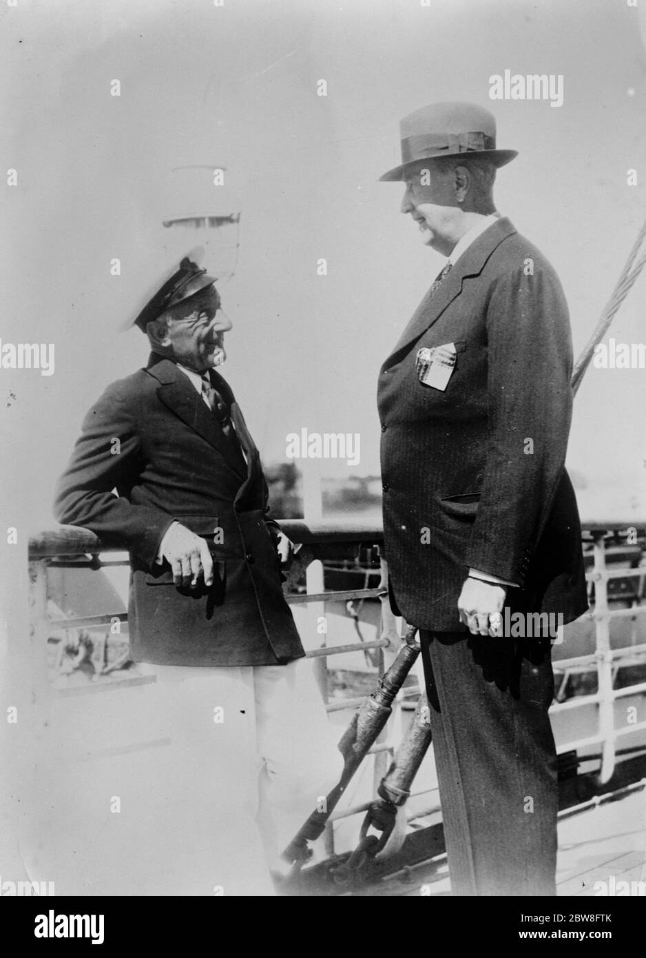 Admiral der Flotte , Earl Jellicoe in einer glücklichen Stimmung im Gespräch mit Gen Sir Arthur Currie , war Zeit Canadian Corps Commander , Bei seiner Ankunft in Kanada auf der CPR Liner Duchess of York auf dem Weg zur Eröffnung der British Empire Service League Convention in Toronto. September 1931 Stockfoto