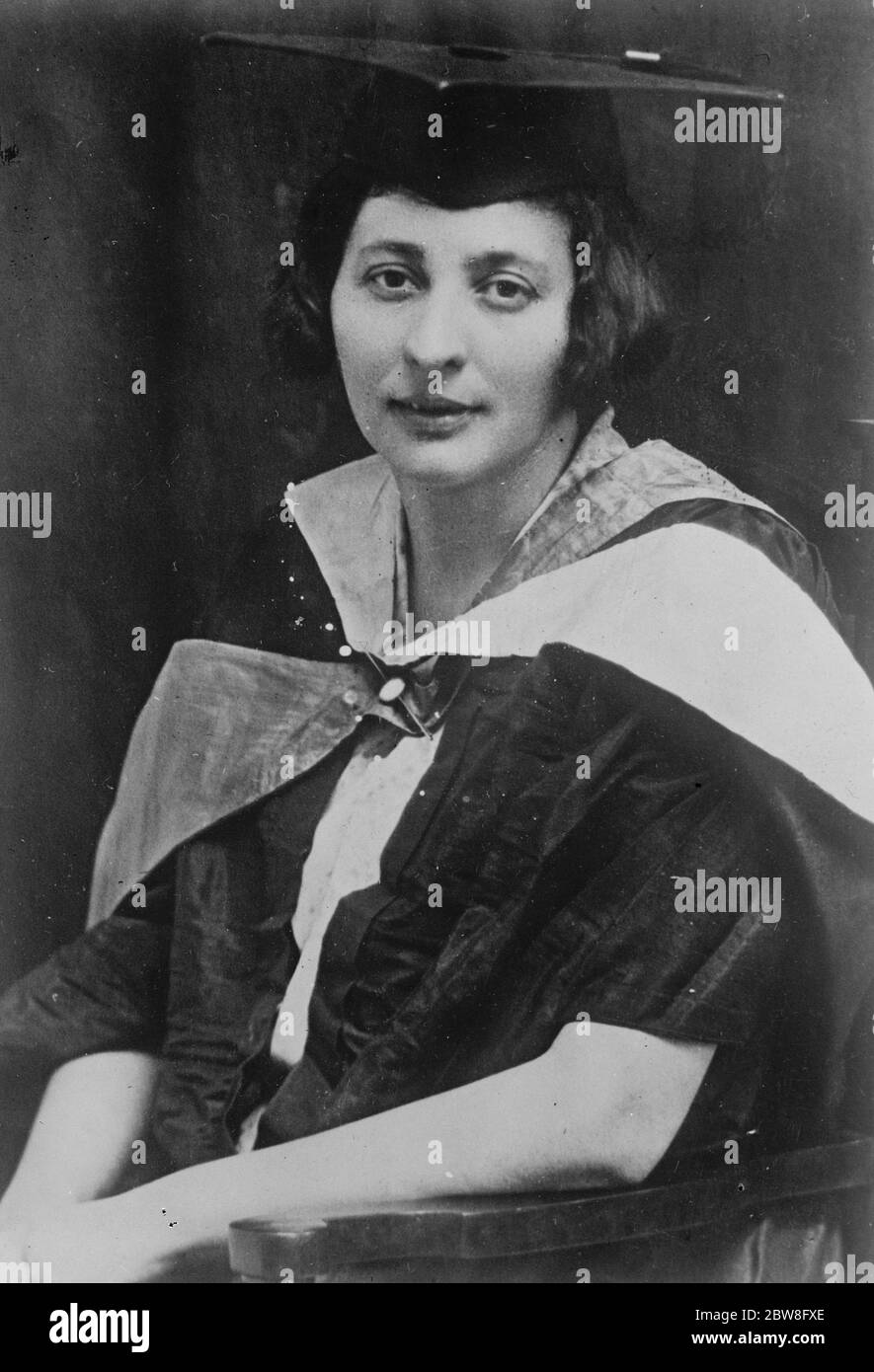Erstes weißes Mädchen, das in Indien Rechtsanwältin wird. Miss L M Clarke, MA, wurde gerade zum High Court Allahabad zugelassen. Juli 1930 Stockfoto