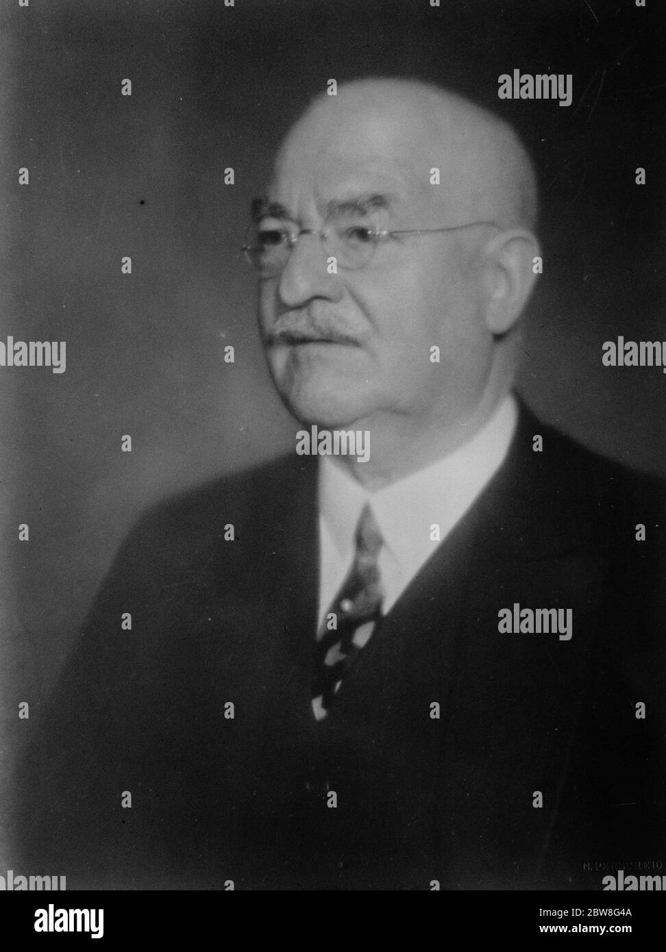 Der Aspirin Mann, der auf einem Dachboden geboren wurde. Friedrich Carl Duisberg, geboren in einem Dachboden und durch schiere Fähigkeit stieg zum Generaldirektor der großen Bayer-Chemie-Firma. 28 Mai 1930 Stockfoto