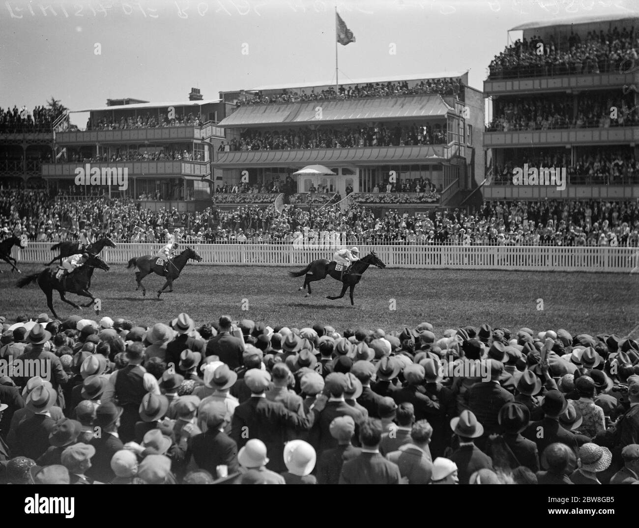 Ascot Rennen . Royal Hunt Cup Tag . Das Ziel des Rennens . Herr V Emanuel's Totaig unter B Rosen war erster, mit "Eyes Front" 2. Und "Pricke" 3. 15 Juni 1932 Stockfoto