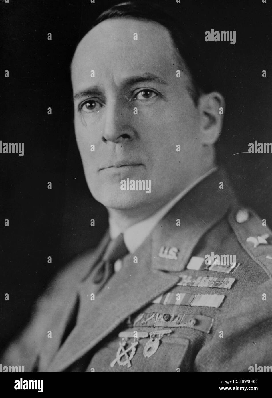 £61,000,000 für größere US Army . General Douglas McArthur, der für die sofortige Bereitstellung empfiehlt ein Programm der modernen Waffen und Ausrüstung durch die Kriegsabteilung. 27. November 1933 Stockfoto