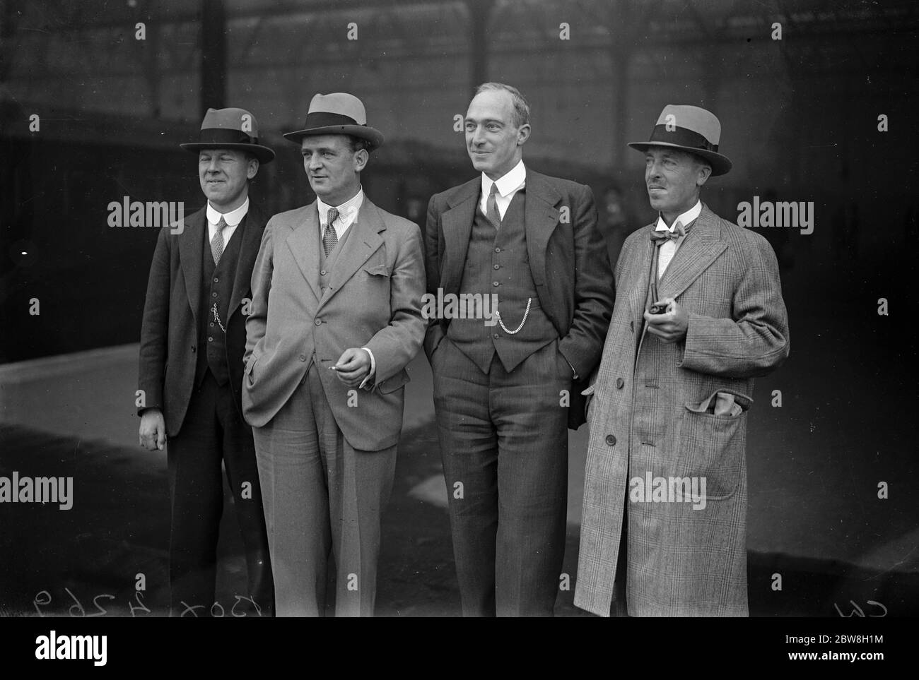 Britische Post-Office-Experten verlassen für Amerika Telefonsystem zu studieren. Von links nach rechts Herr C. H. Taylor, Herr J. Innes, Herr J. Darke und Herr A Speaght , die Waterloo verlassen. oktober 1933 Stockfoto