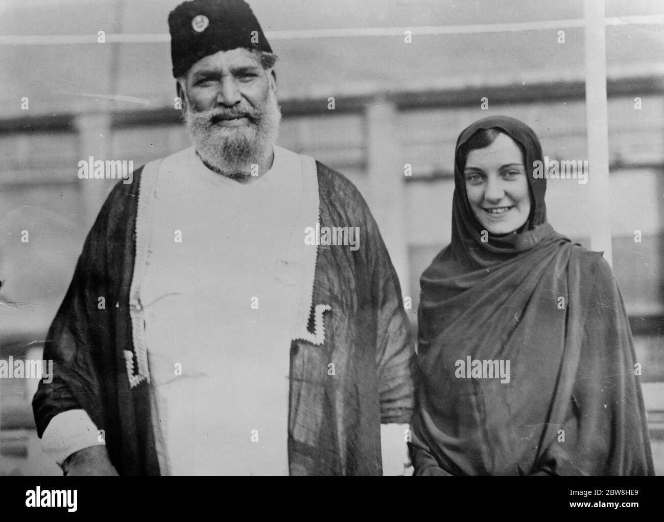 Indische muslimische Führer ' s englische Frau . Maulana Shaukat Ali, der indische muslimische Führer, verlassen Bombay für Amerika auf seiner Vortragsreise mit seiner englischen Frau. 16. November 1932 Stockfoto