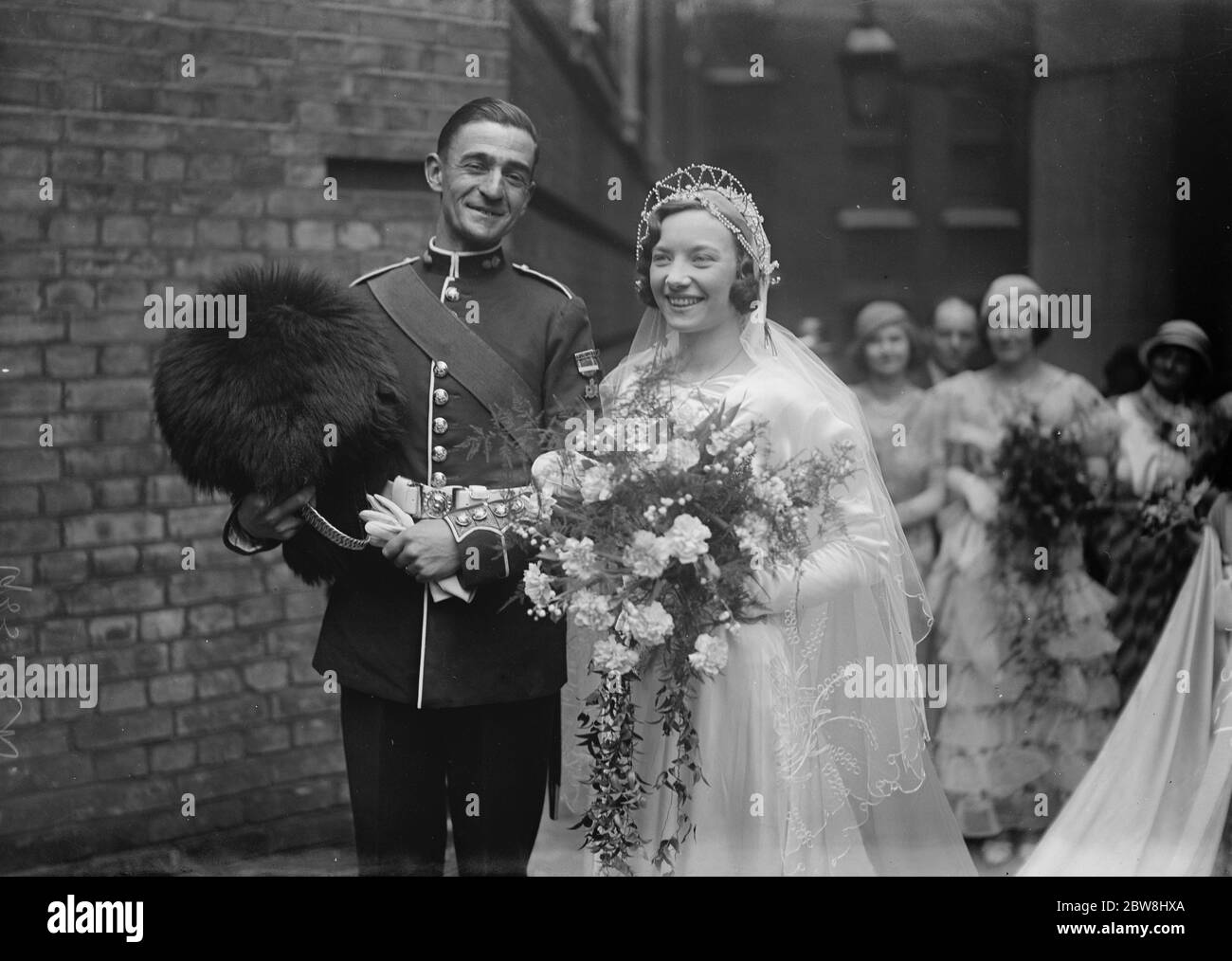 Crack Schuss der britischen Armee verheiratet. Sergt F L Foulton, war verheiratet mit Miss Hilda Cook in St. Andrew 's Kirche, Holborn. 22. April 1933 Stockfoto