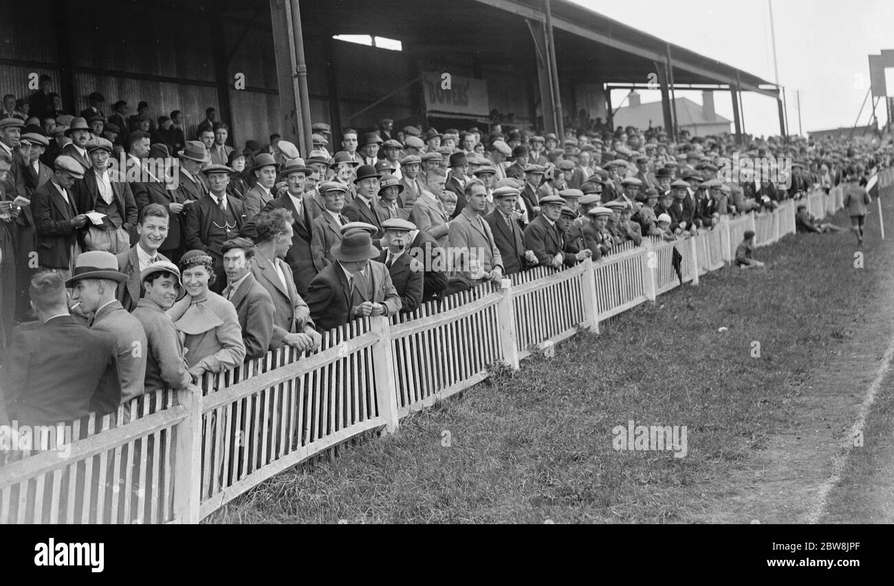 Dartford gegen Bristol Rovers - FA Cup - Menge - 08/12/34 Football Crowd , Dartford . 1935 . Stockfoto