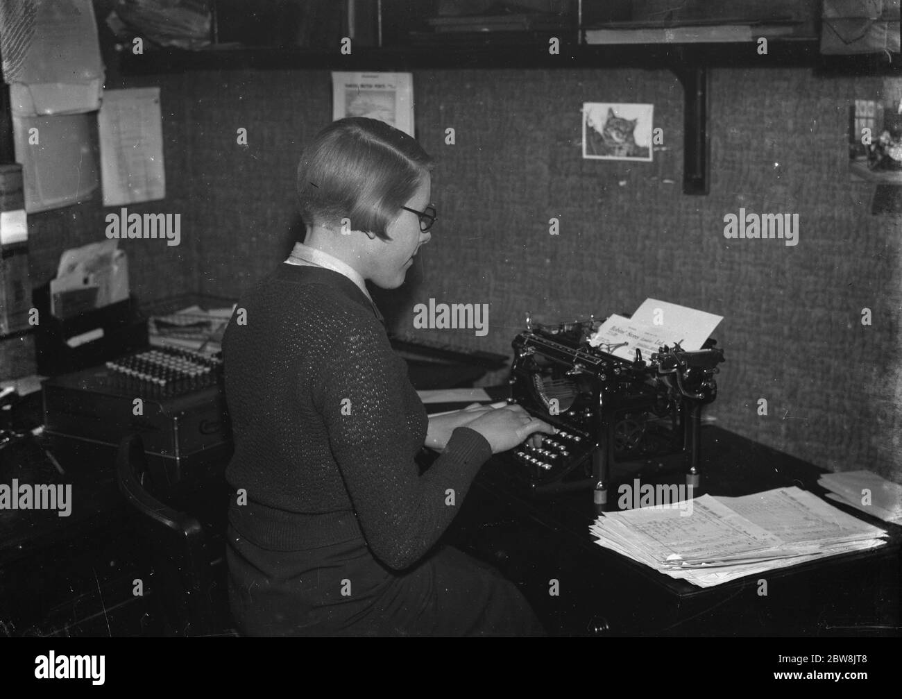 Miss Fowden , Schreibkraft , bei der Arbeit . 1935 . Stockfoto