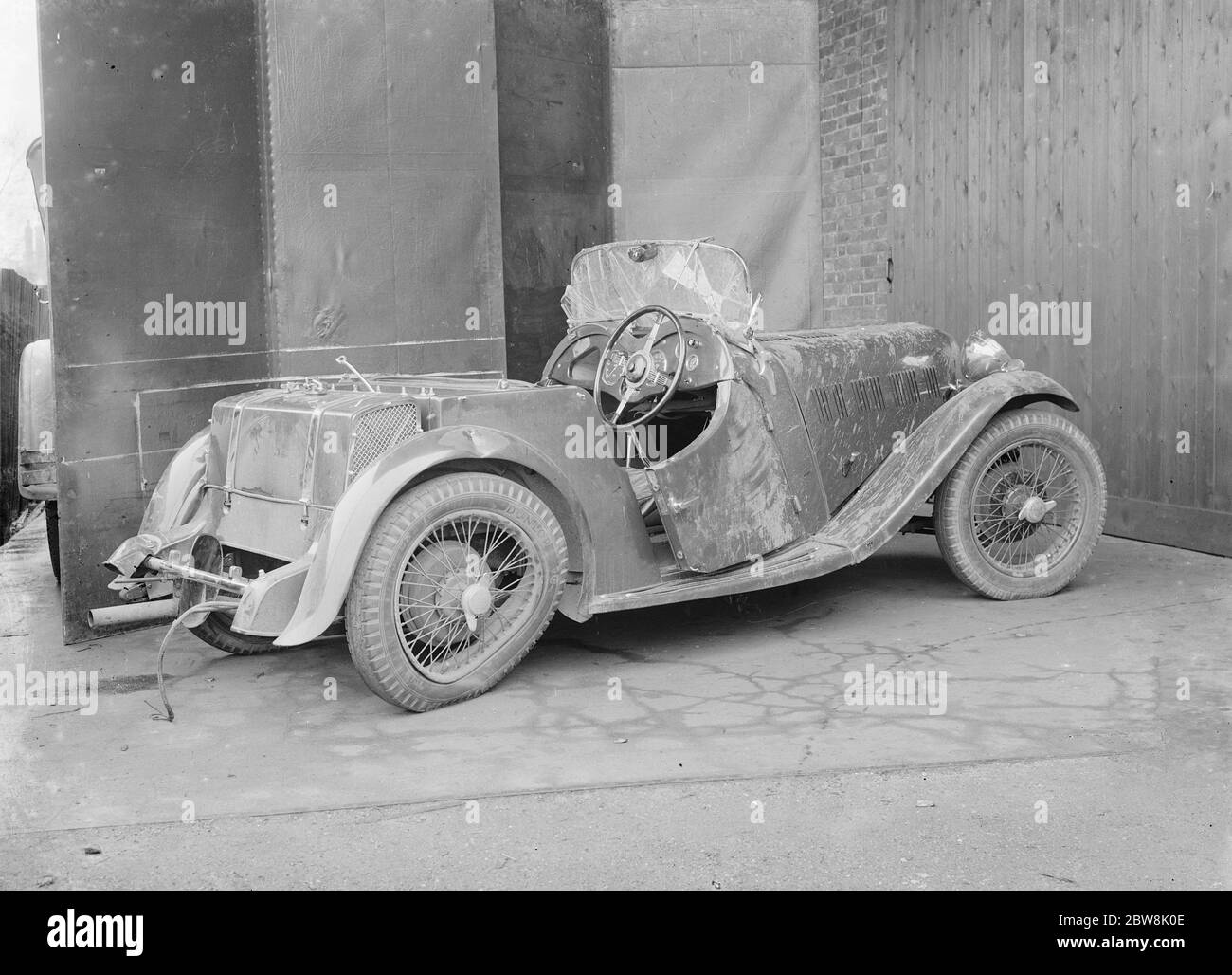 Ein beschädigtes Speedster Auto nach einem Unfall. 1935 . Stockfoto