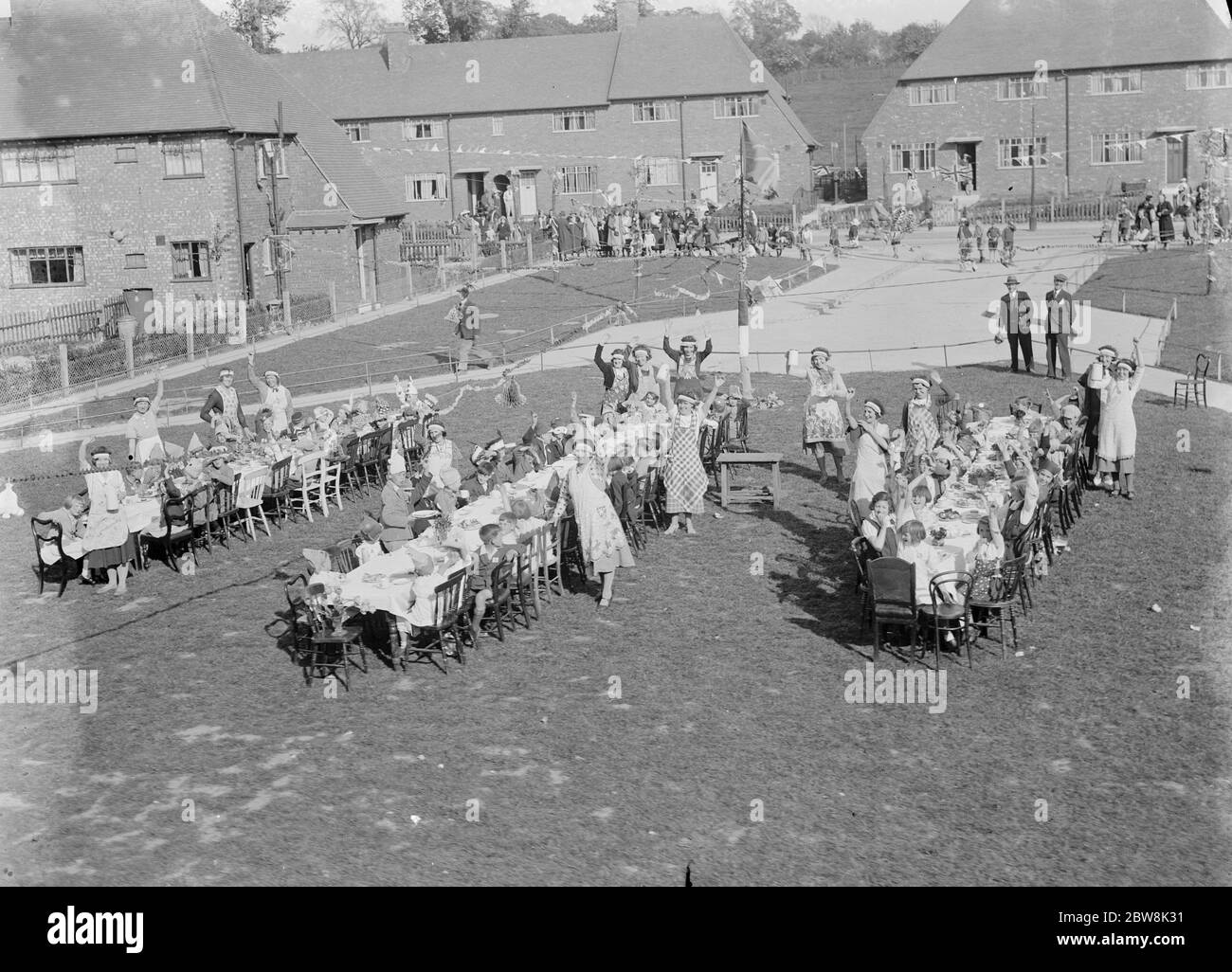 Eltham markiert König George V. Silberjubiläum mit einer Street Party. 1935 . Stockfoto