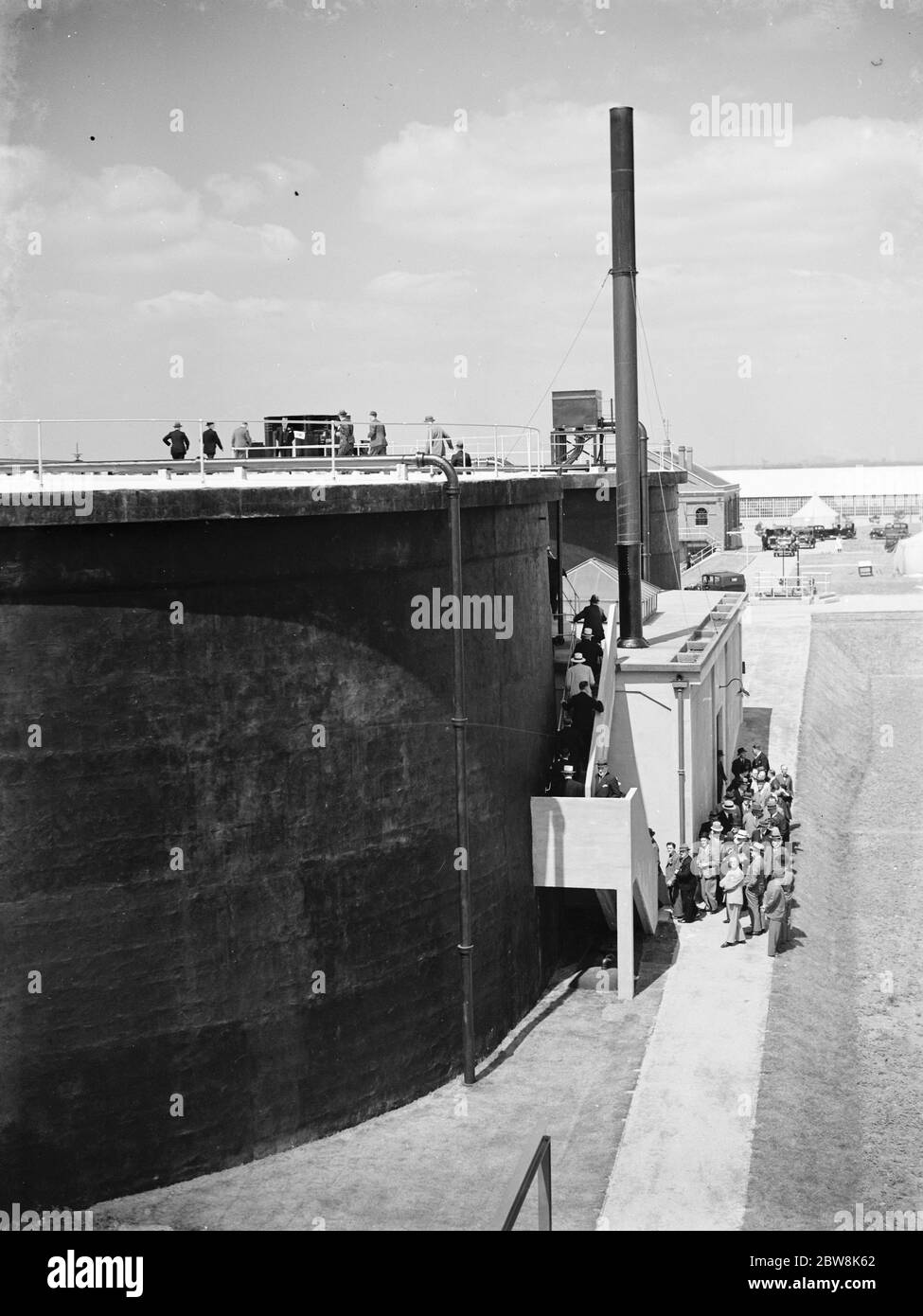 Menschen besuchen Dartford Abwasserbehandlung Werke. 1935 . Stockfoto