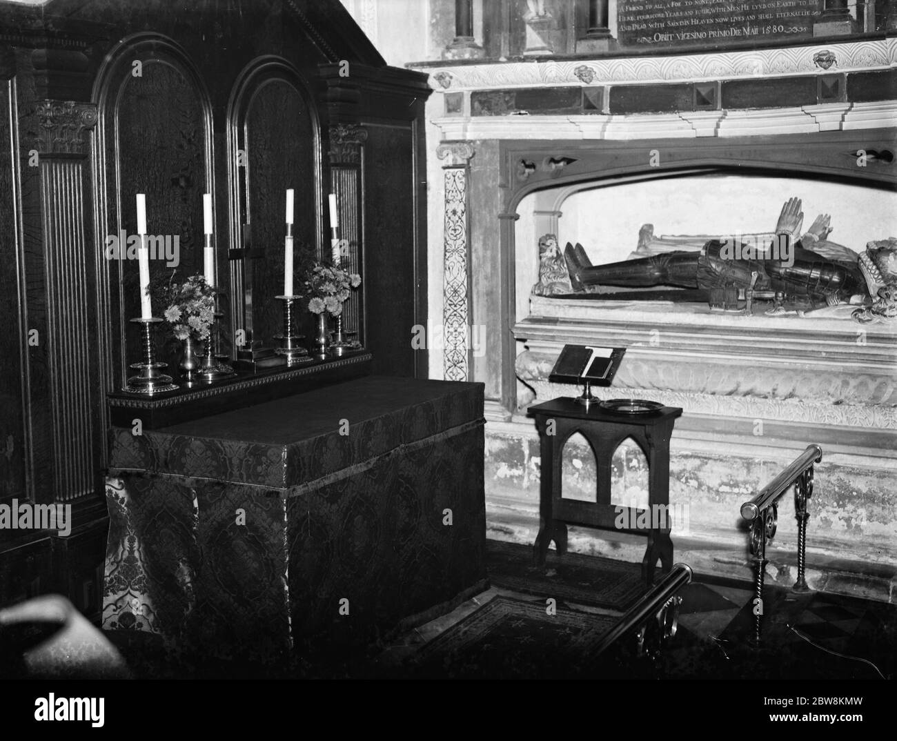 Das Innere der Lullingstone Kirche - Altarfront . 1937 Stockfoto