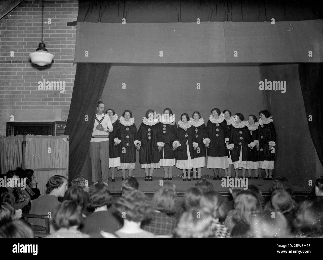 Days Lane Wohlfahrtszentrum halten ihre Unterhaltung Nacht. . 1938 Stockfoto