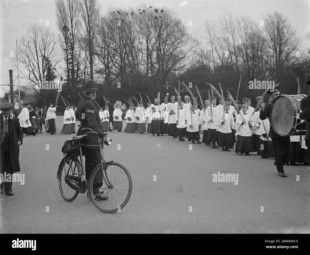 Chorknaben in Prozession während der Palmsonntag Feiern in Orpington, Kent. 1935 Stockfoto