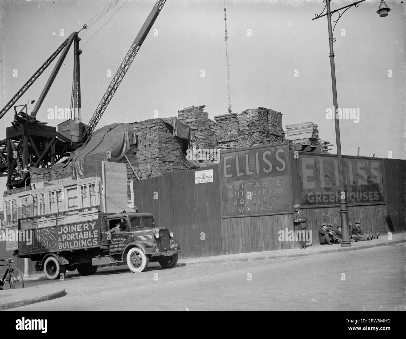 Holzstapel in der Schreinerei G Ellis in Hackney. April 1938 Stockfoto