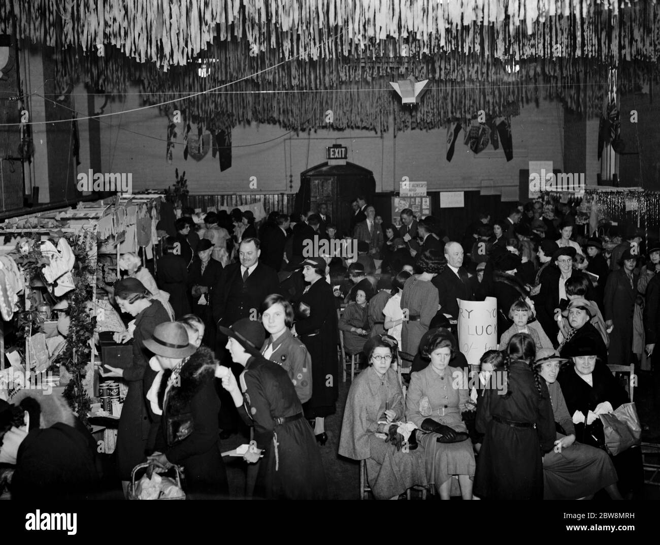 Der Basar in Belvedere, der von Lady Freemantle eröffnet wurde. 1937 Stockfoto