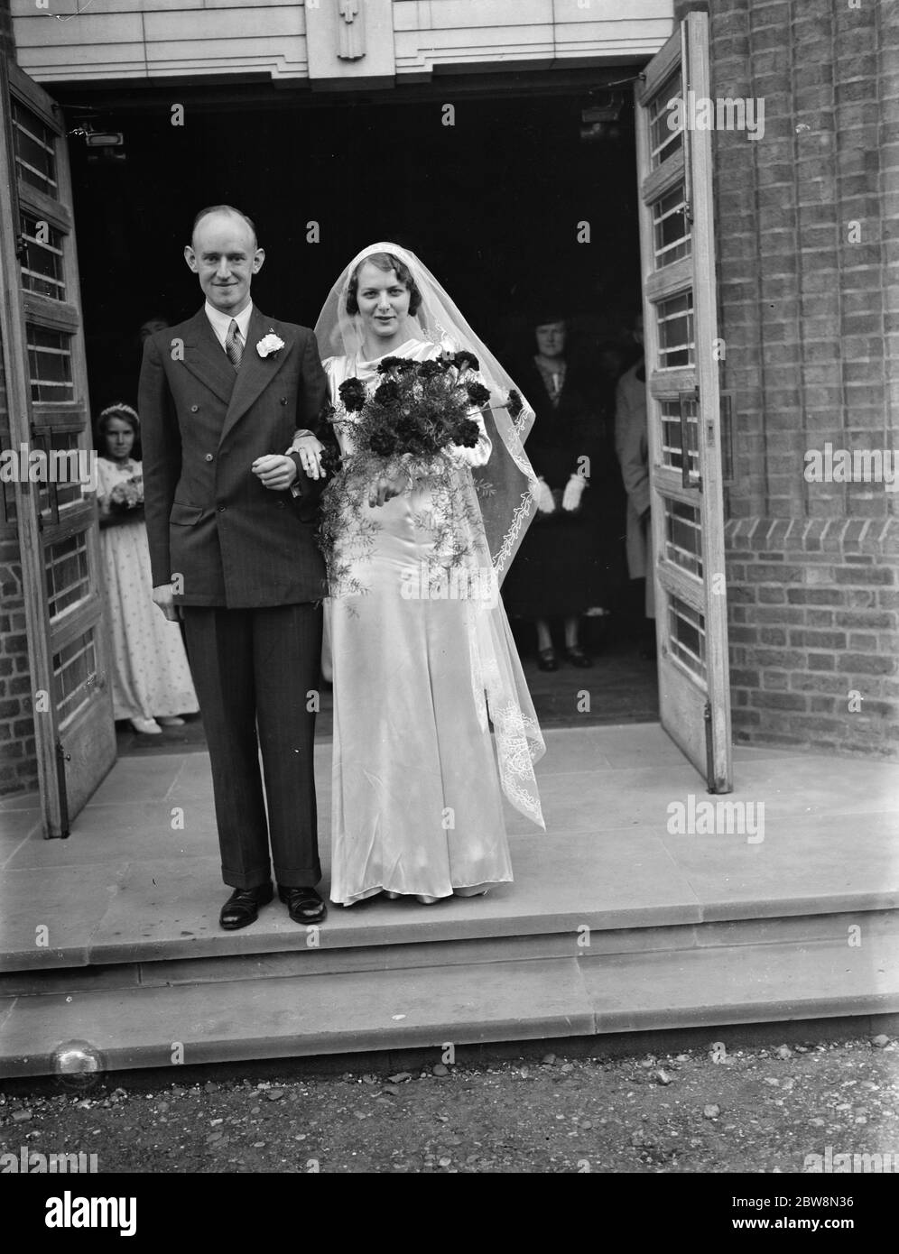 Hochzeit von J Houlgate und D Wonersley . Die Braut und der Bräutigam. 30. Oktober 1937. Stockfoto