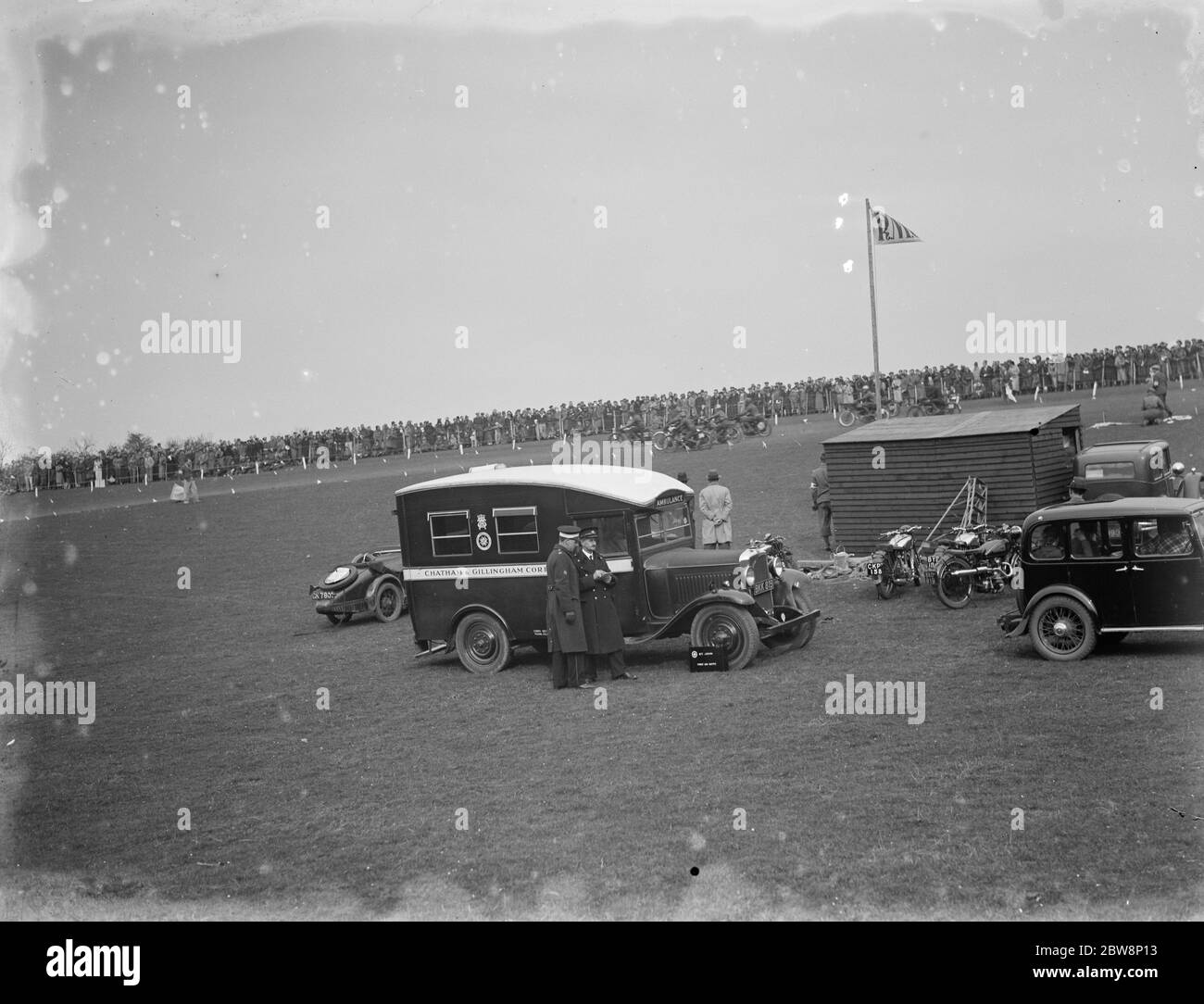 Ein Krankenwagen auf der Rochester Speedway Strecke. 1936 Stockfoto