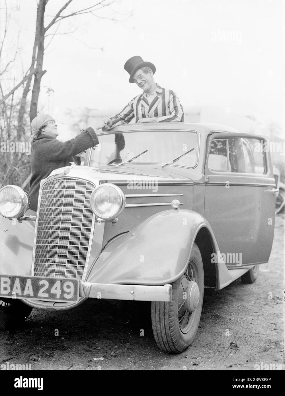 Von der berühmten Zirkusfamilie, Frau Florence Rosaire und ihrem Sohn Aubrey. 23 November 1937 . Stockfoto