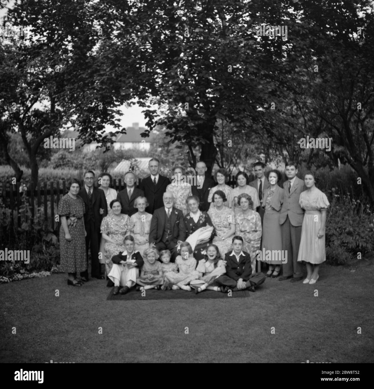 Die goldene Hochzeit von Herrn und Frau Loosley . Die Familie Gruppe . 1936 Stockfoto