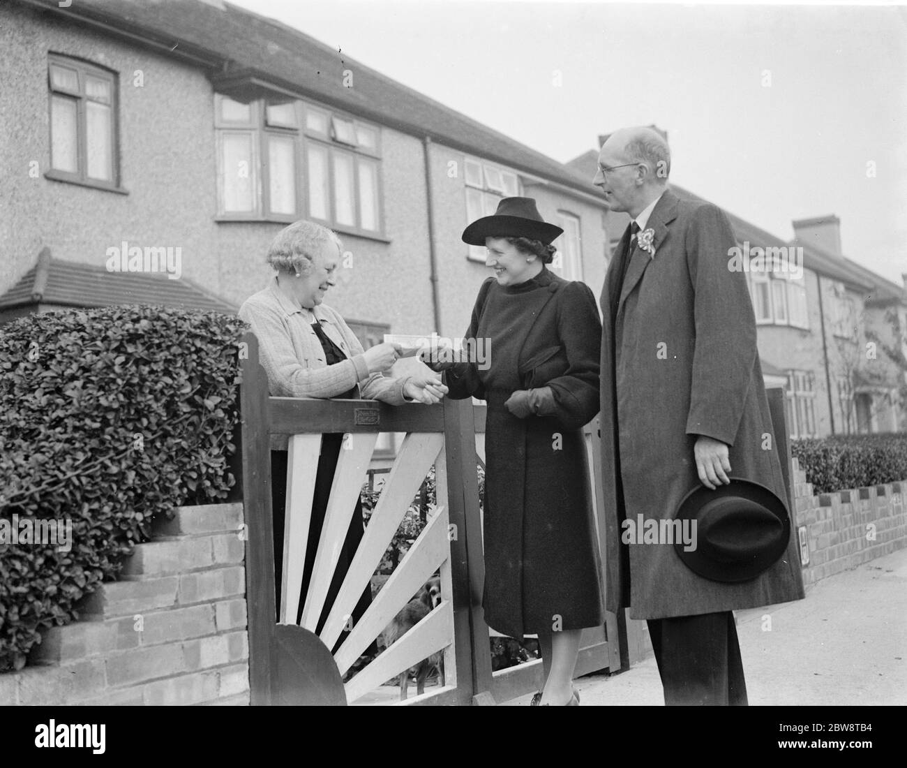 Frau Godfrey Mitchell die Konservative Partei kann sich für die by-Wahl in Dartford, Kent, aufrütteln sehen, wie hier mit seiner Frau Frau Godfrey Mitchell. 1938 Stockfoto