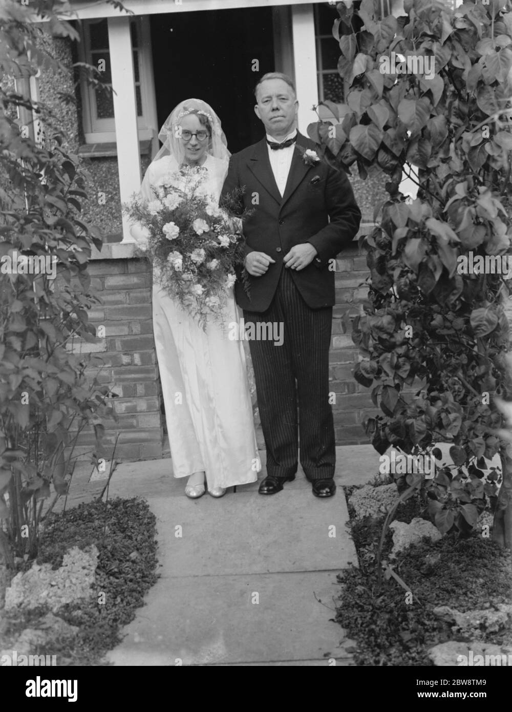 Die Hochzeit Kenwards und Martin. Die Braut und ihr Vater. 1936 Stockfoto