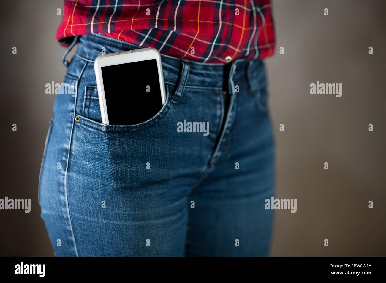Mädchen Enge Jeans Fotos Und Bildmaterial In Hoher Auflösung Alamy 