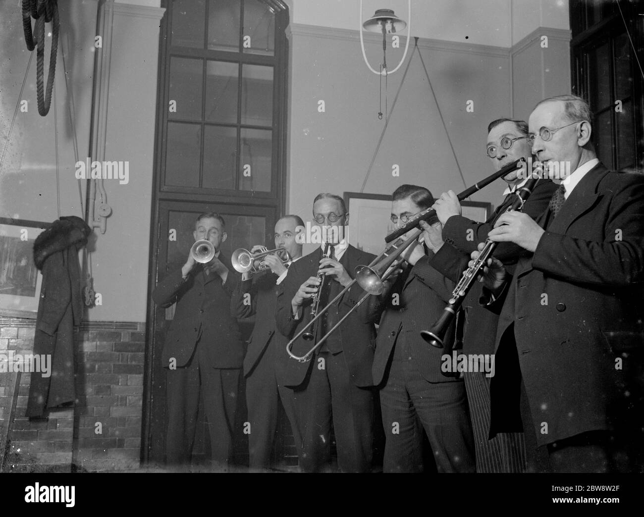 Die N E R A Orchester Bläser-Sektion in Probe . 1936 Stockfoto
