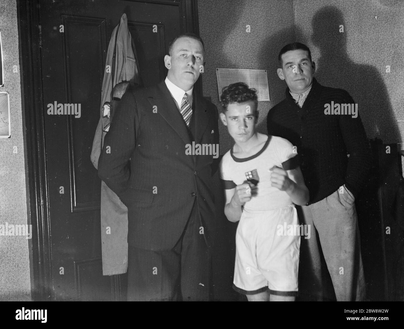Boy Boxing Champion, W Folkard aus Eltham, posiert für sein Foto. 1936 Stockfoto