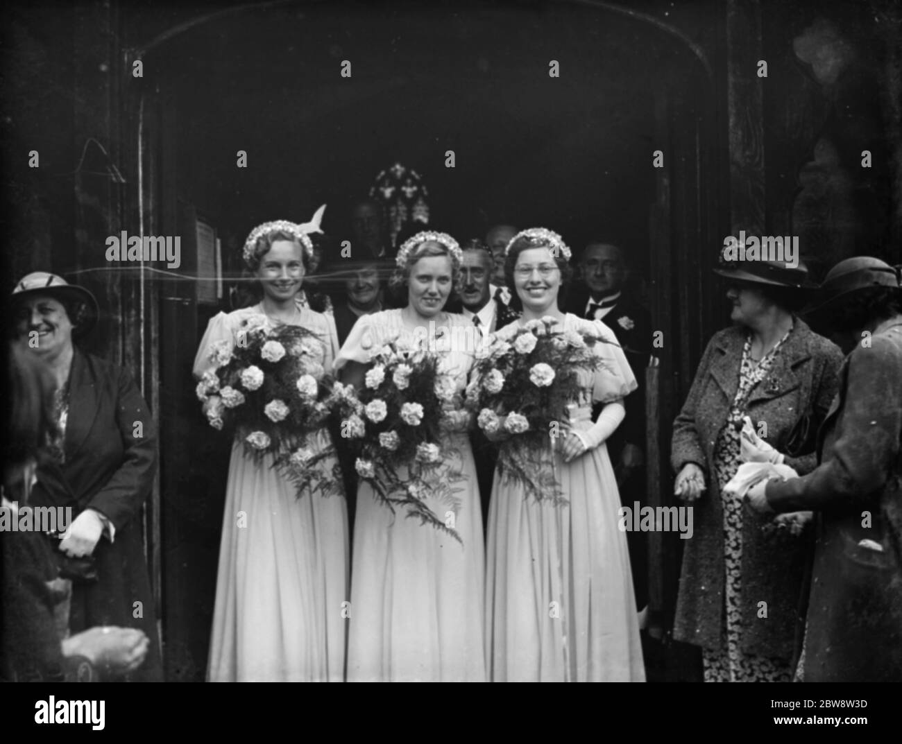 Die Hochzeit von Herrn John Topham und Frau Muriel Haken . Die Brautjungfern . 1938 Stockfoto